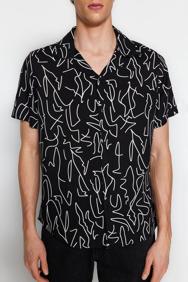 Trendyol Camisa estampada de manga curta preto