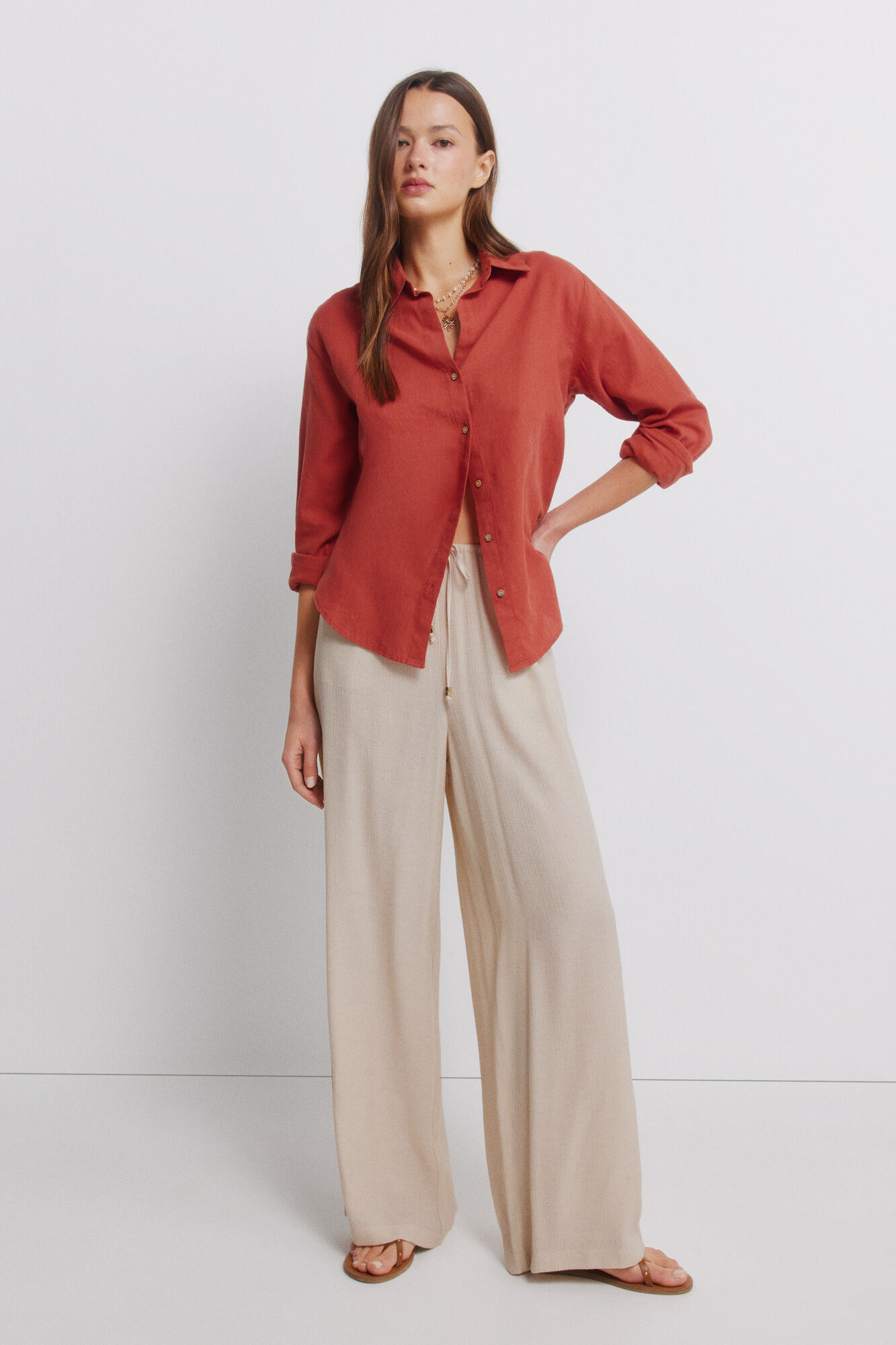 Springfield Camisa em linho decote em bico