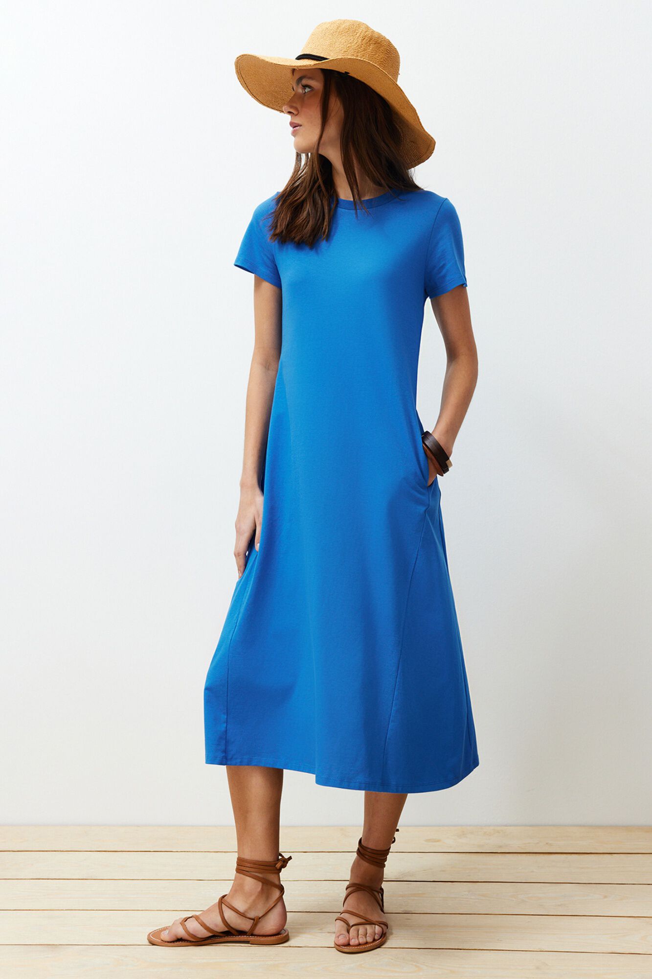 Trendyol Vestido midi estilo T-shirt