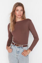Trendyol Top justo gola barco cru