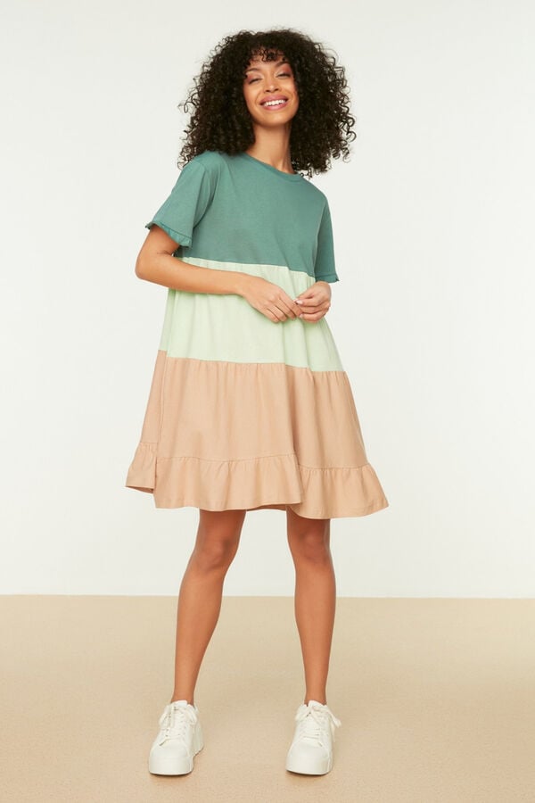 Trendyol Vestido mini estilo T-shirt verde