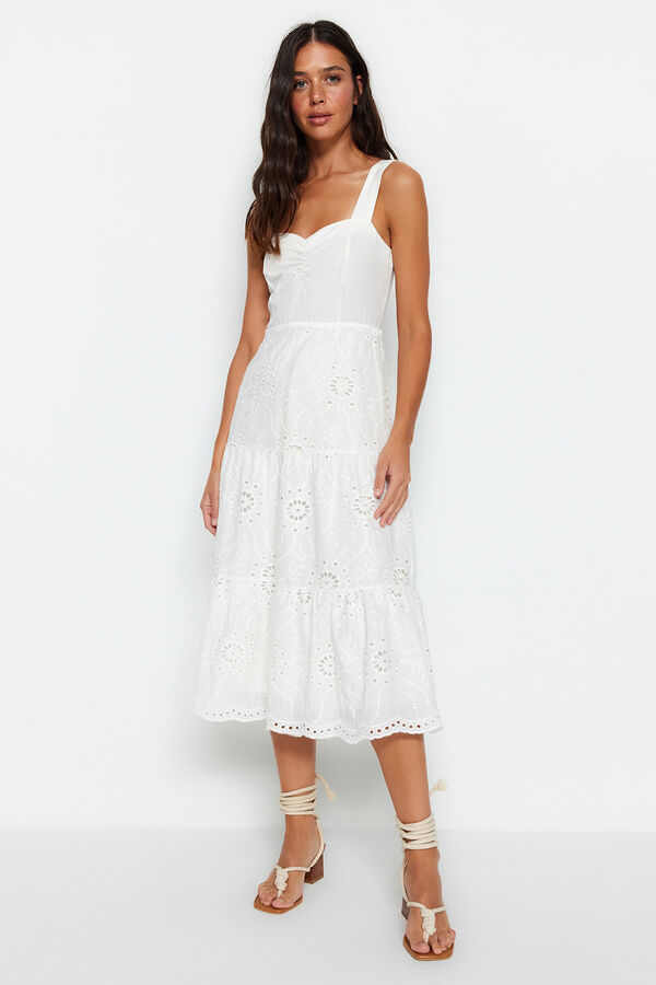 Trendyol Vestido midi bordados branco