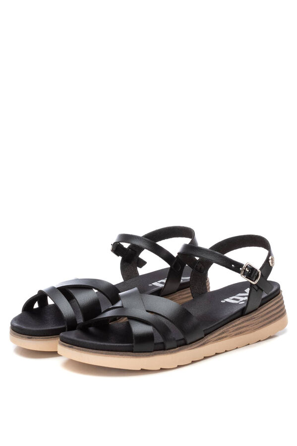 XTI Sand&aacute;lia cunha de tiras entrela&ccedil;adas preto