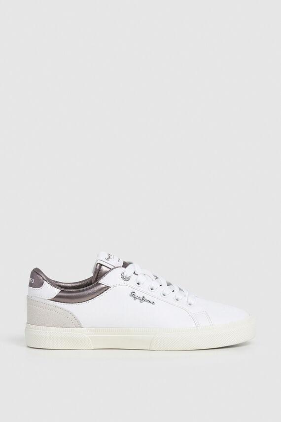 Zapatillas Clásicas Con Detalles En Ante