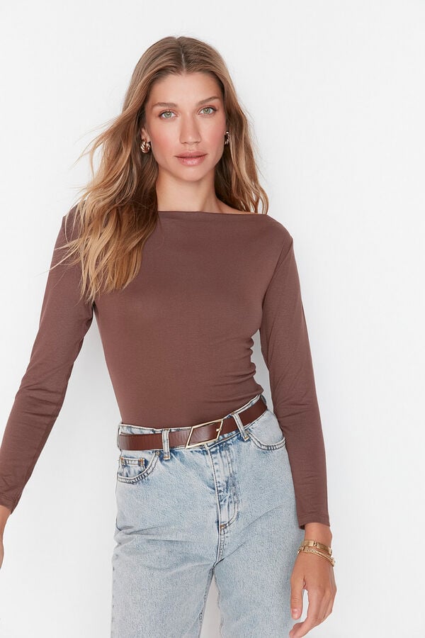 Trendyol Top justo gola barco cru