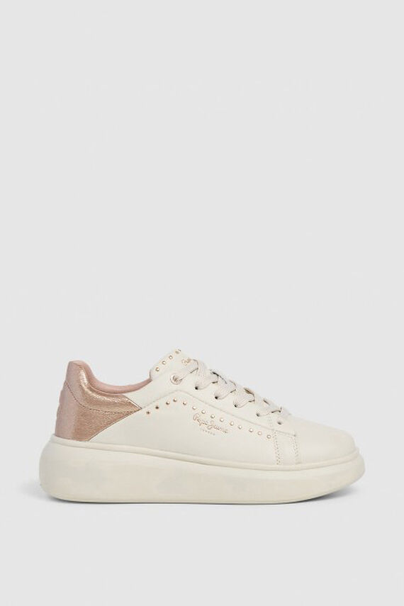 Zapatillas con tachas