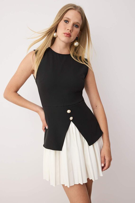Minivestido con falda plisada
