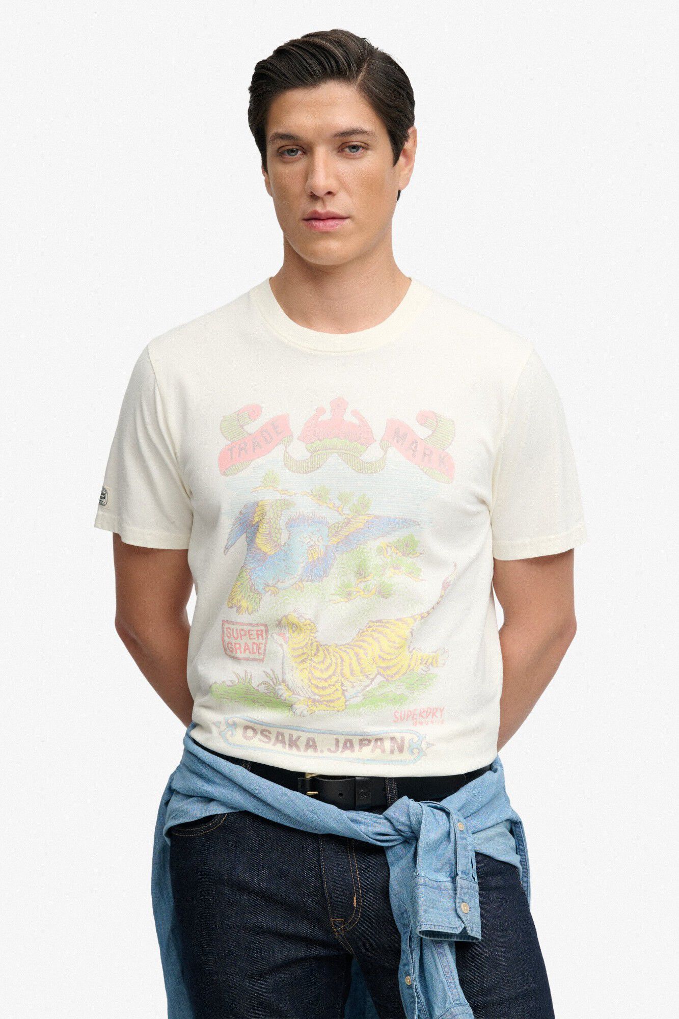 Superdry T-shirt de manga curta com estampado japon&ecirc;s na frente