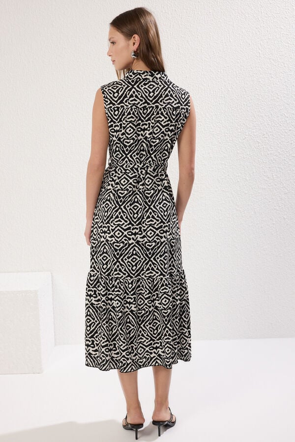 Trendyol Vestido midi gola em bico preto