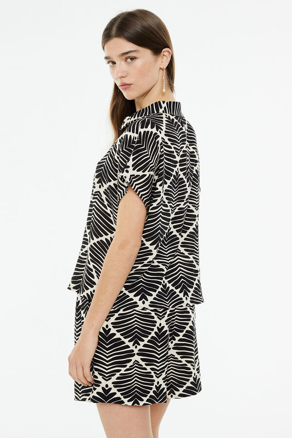 System Action Camisa oversized com estampado geométrica  preto