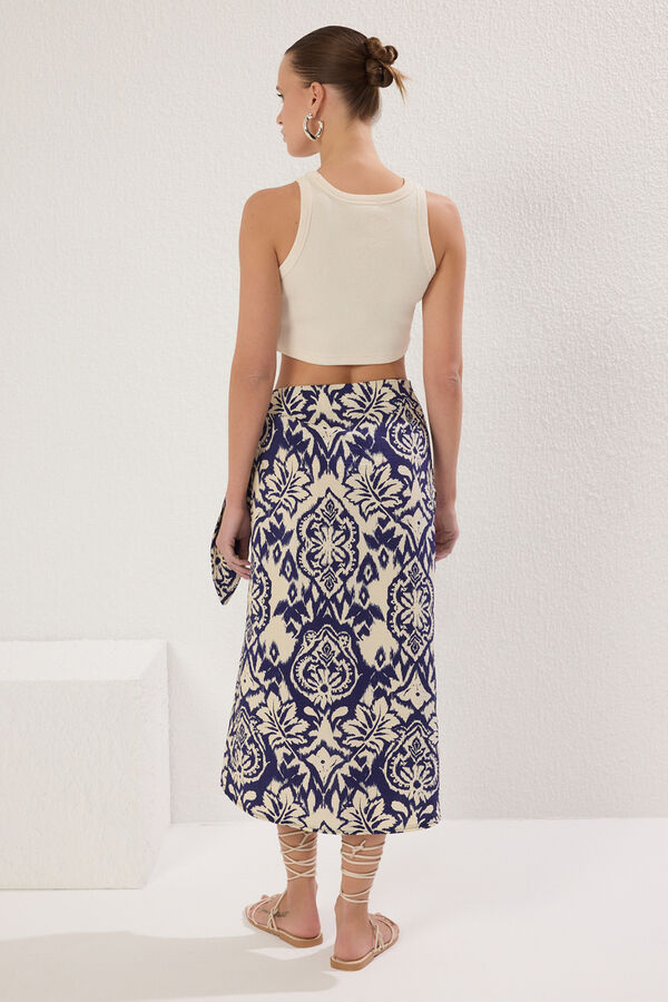 Trendyol Saia midi com la&ccedil;o branco
