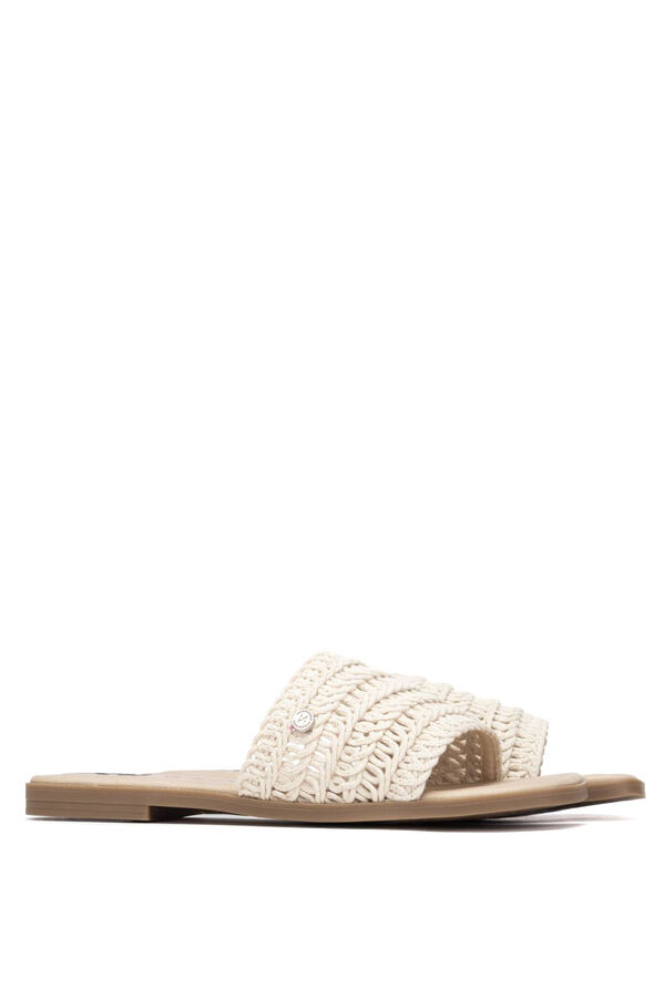 XTI Sand&aacute;lia rasa em macram&eacute; branco