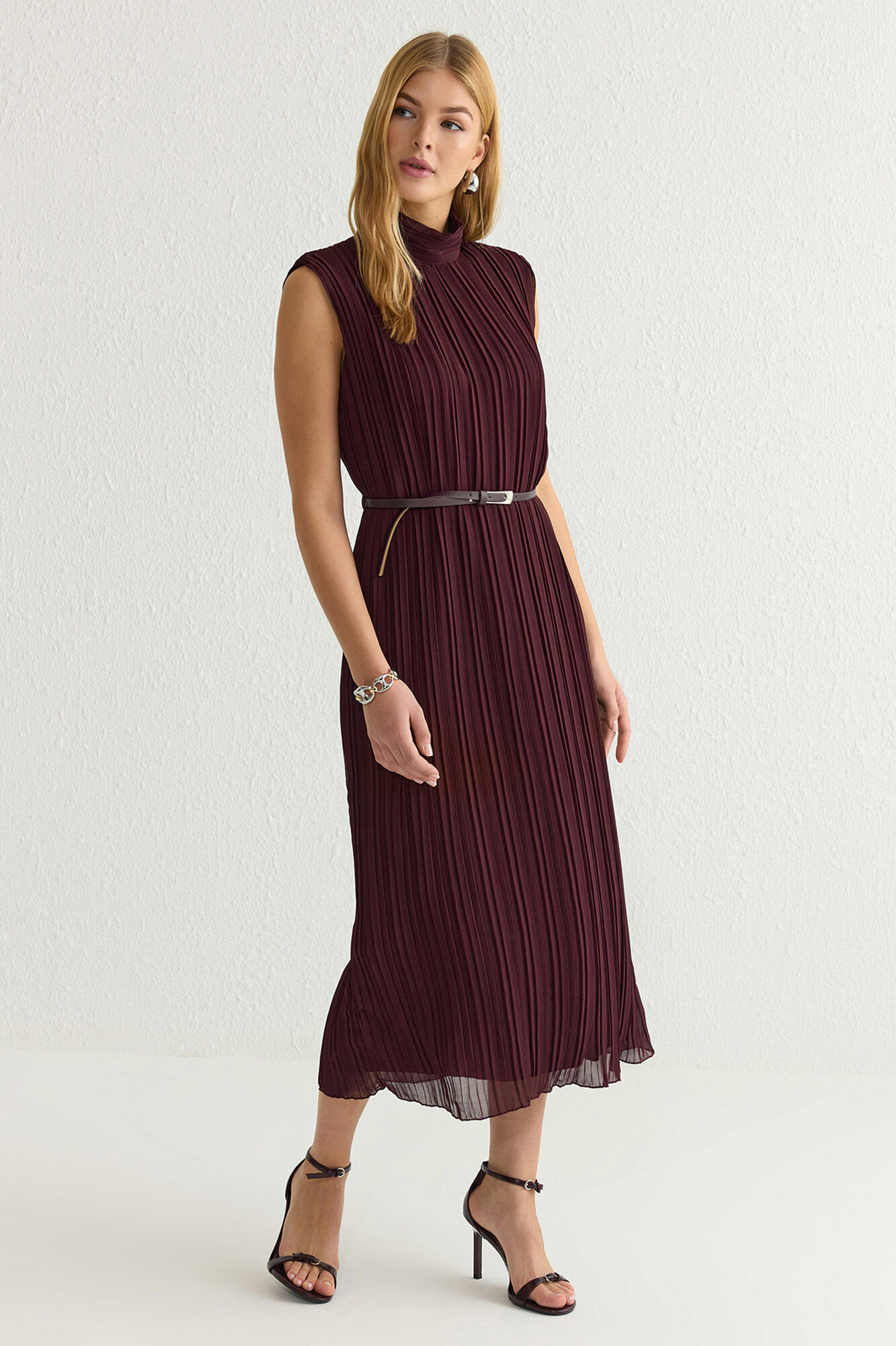 Trendyol Vestido midi plissado 