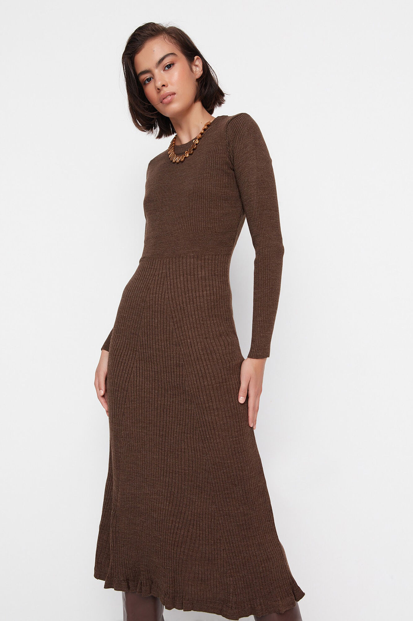 Trendyol Vestido midi de malha manga comprida ajustado