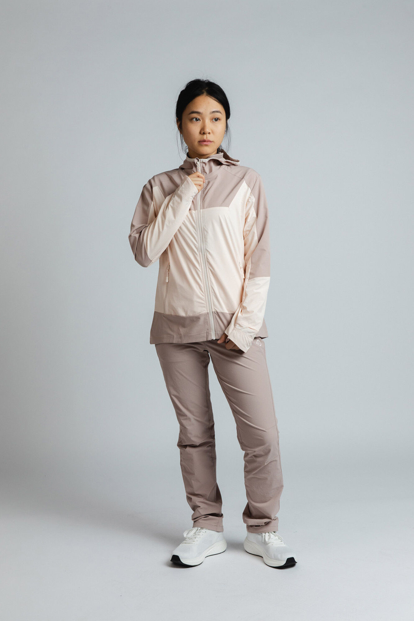 Izas Casaco leve com capuz