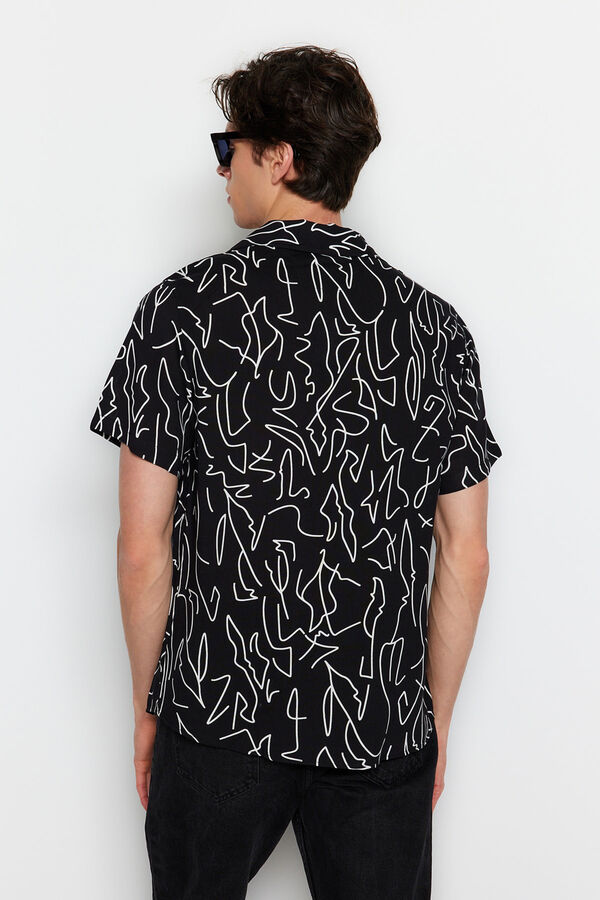 Trendyol Camisa estampada de manga curta preto
