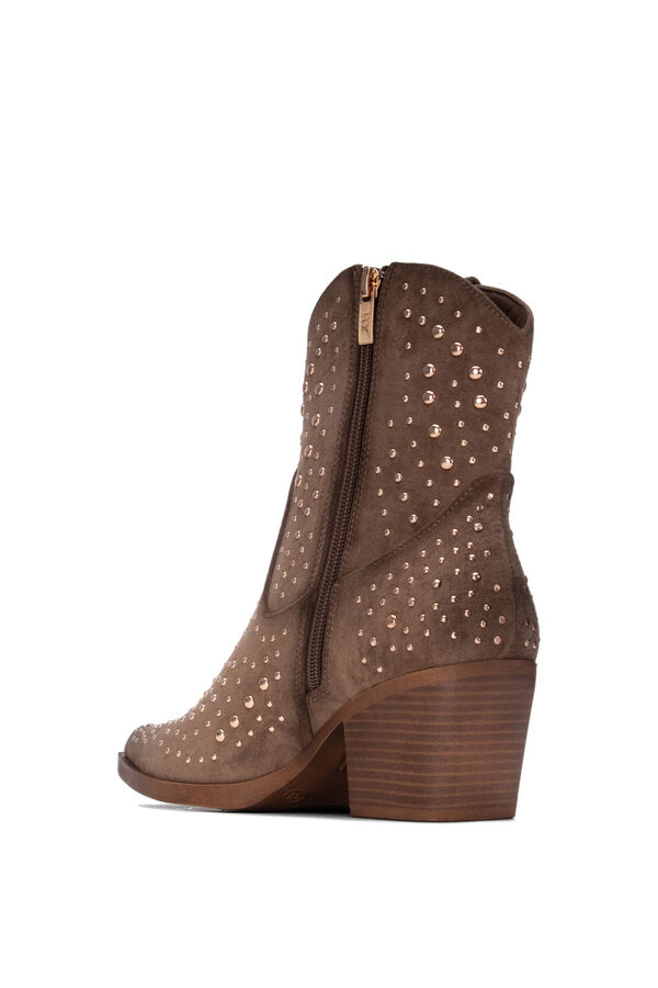 XTI Botim com tachas e salto largo cru