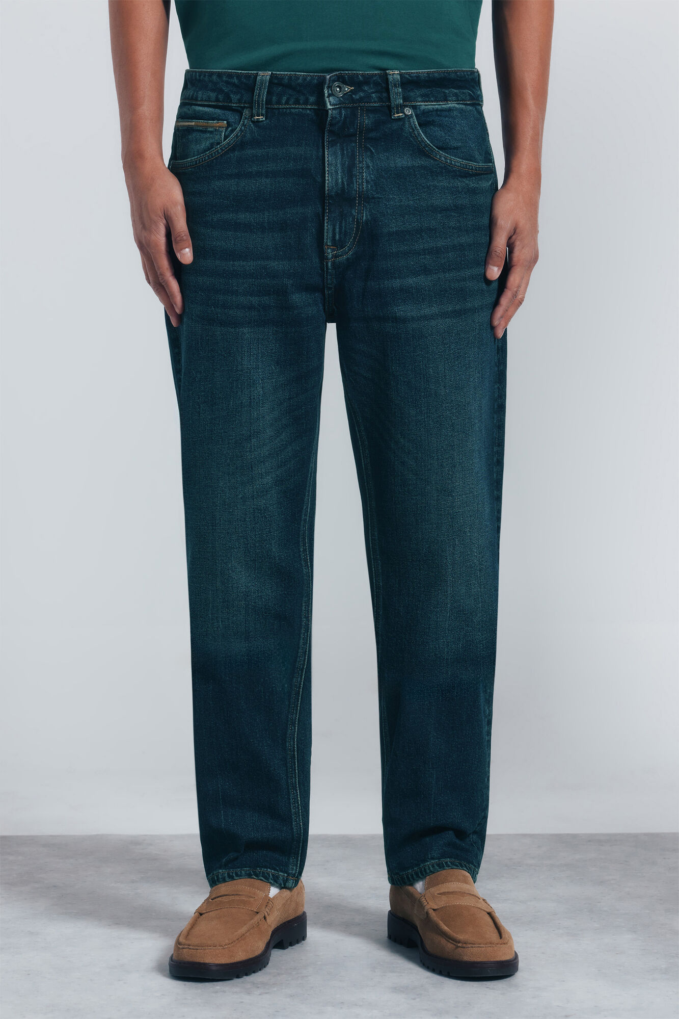 Springfield Jeans de corte regular com lavagem escura e bordas desfiadas