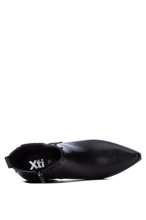 XTI Botim com tachas efeito pele preto
