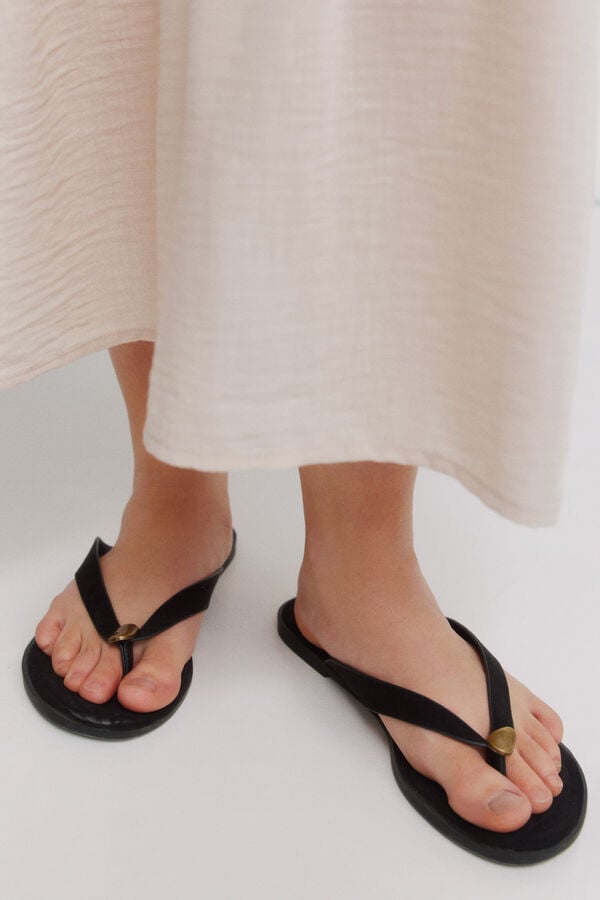 Springfield Sand&aacute;lia com adorno preto