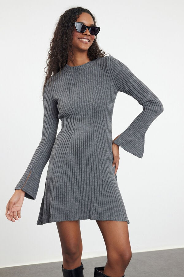 Trendyol Vestido mini de malha ajustado cinzento