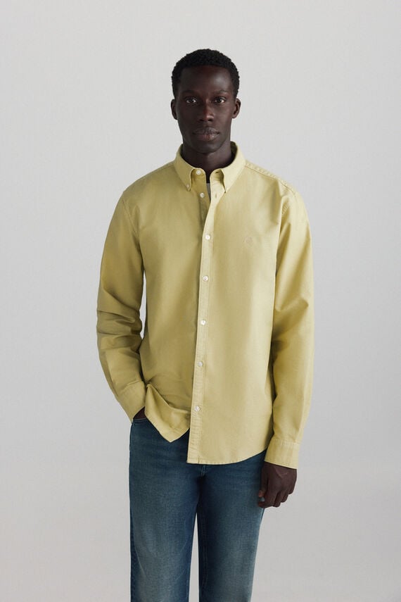 Camisa oxford tinte en prenda