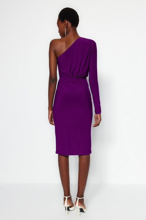 Trendyol Vestido midi de malha com ombros à mostra rosa