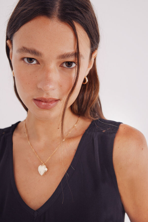 Springfield neckline T-shirt with crochet shoulders black