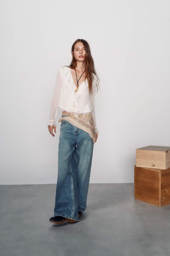 High Spirits Blusa Twisty bege