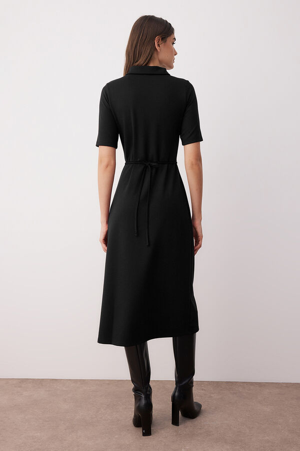 Trendyol Vestido midi bot&otilde;es manga curta preto