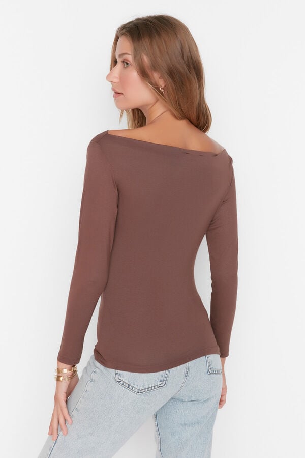 Trendyol Top justo gola barco cru