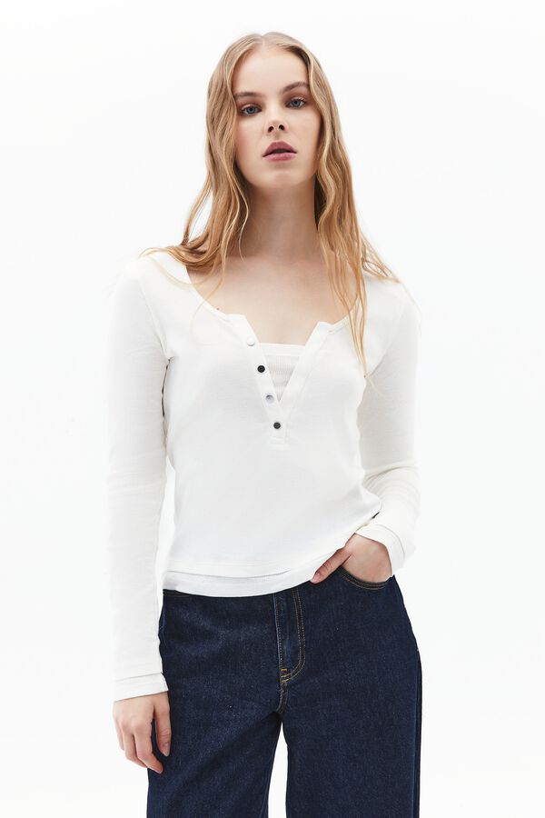 Oxxo T-shirt gola abotoada ajustada bege