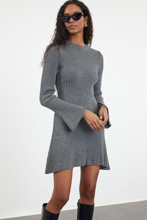 Trendyol Vestido mini de malha ajustado cinzento