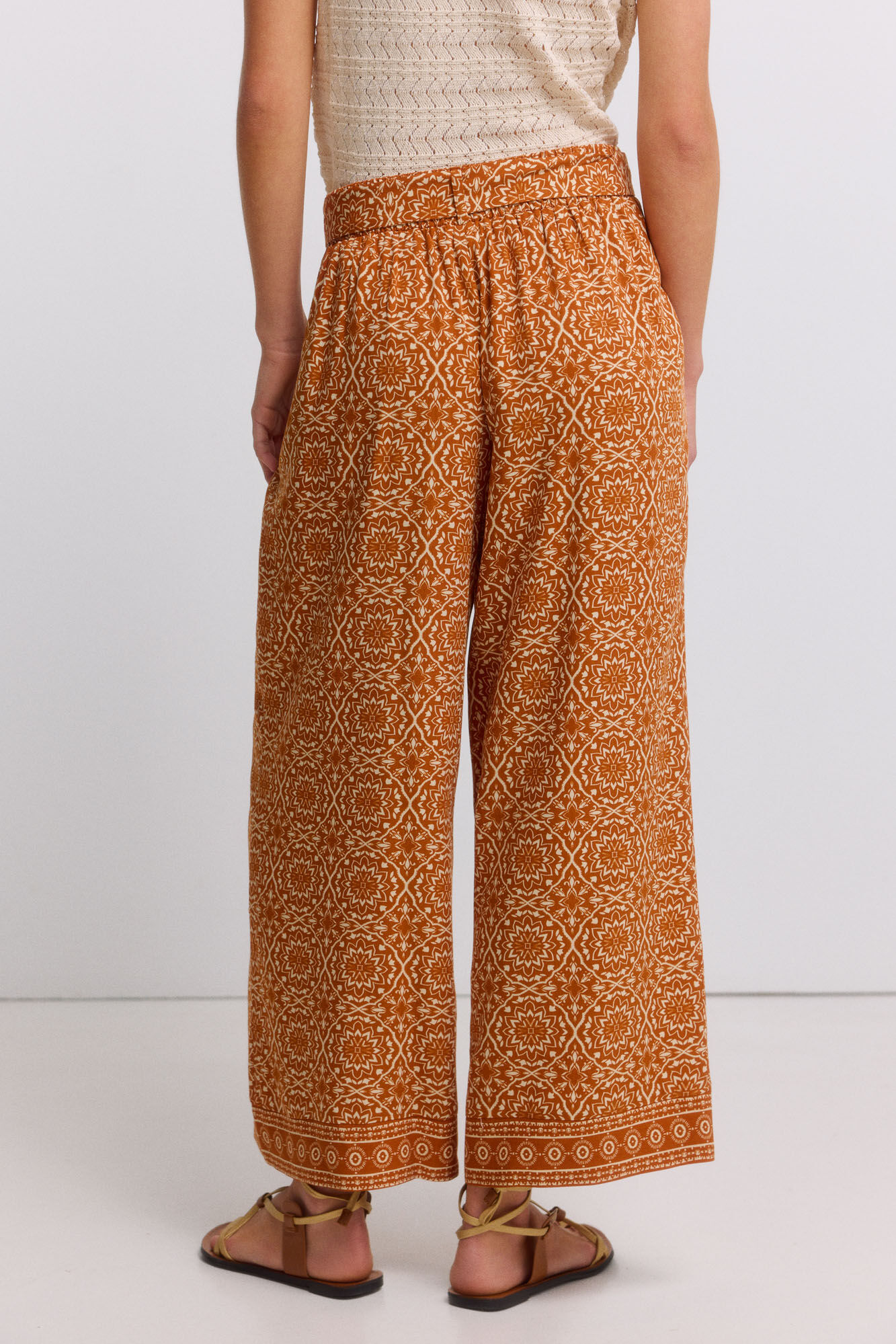 Springfield Cal&ccedil;a fluida estampada com cinto