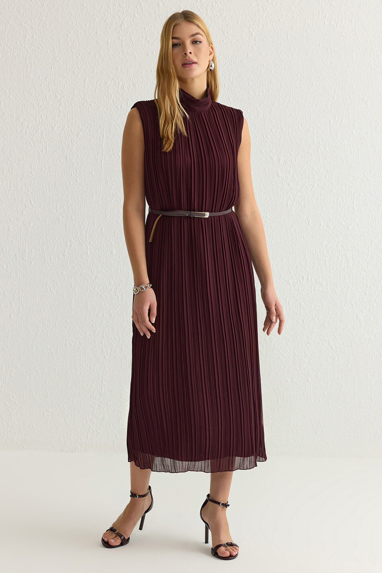 Trendyol Vestido midi plissado 