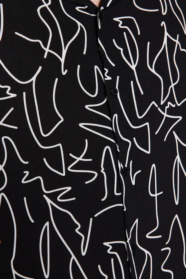 Trendyol Camisa estampada de manga curta preto