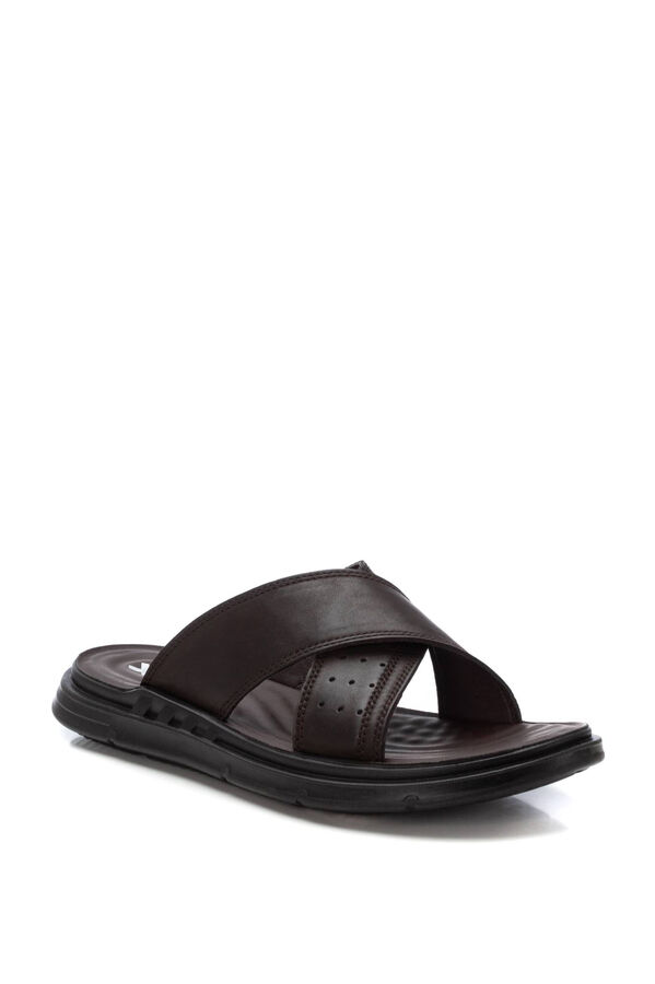 XTI Sand&aacute;lia cruzada em pele castanho