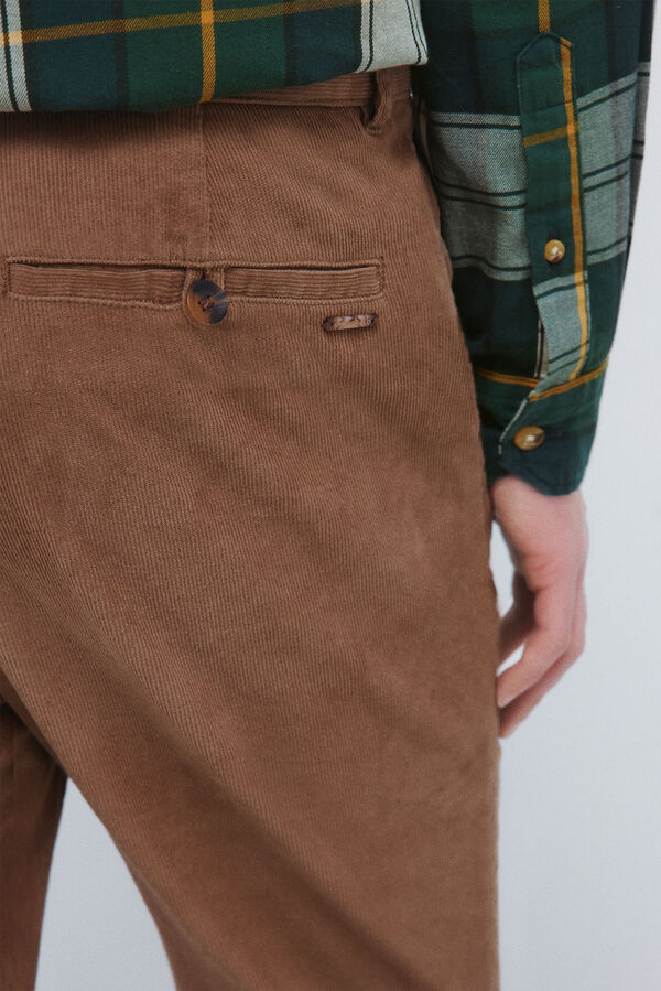 Springfield Calças chino slim fit de veludo cotelê micro castanho