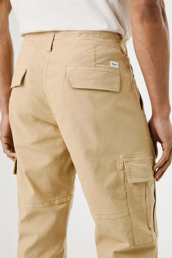 Pepe Jeans Calça cargo regular feita de tecido leve. camel