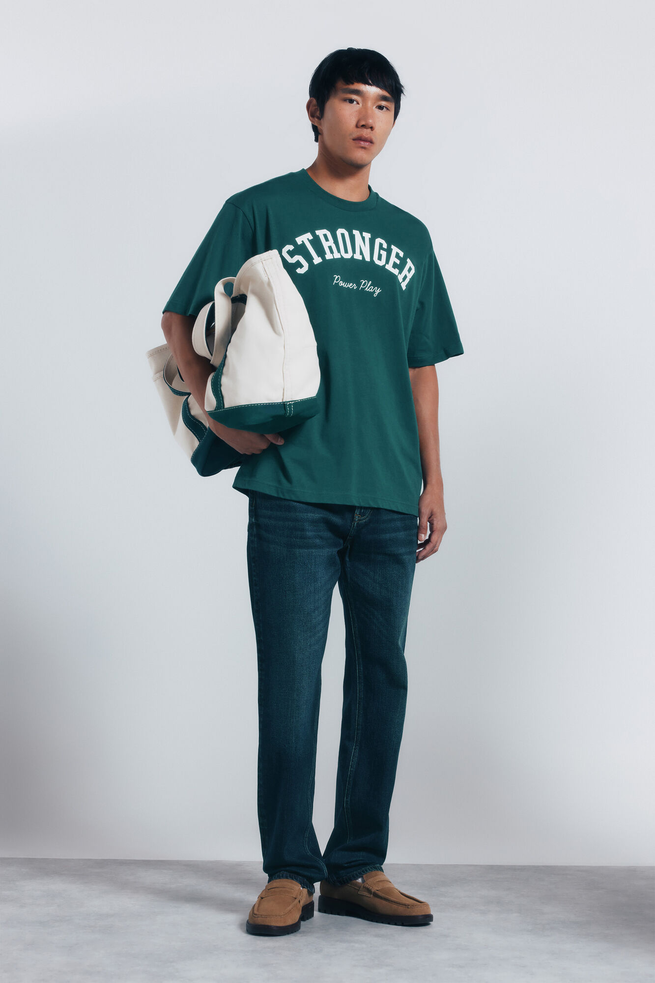 Springfield Jeans de corte regular com lavagem escura e bordas desfiadas