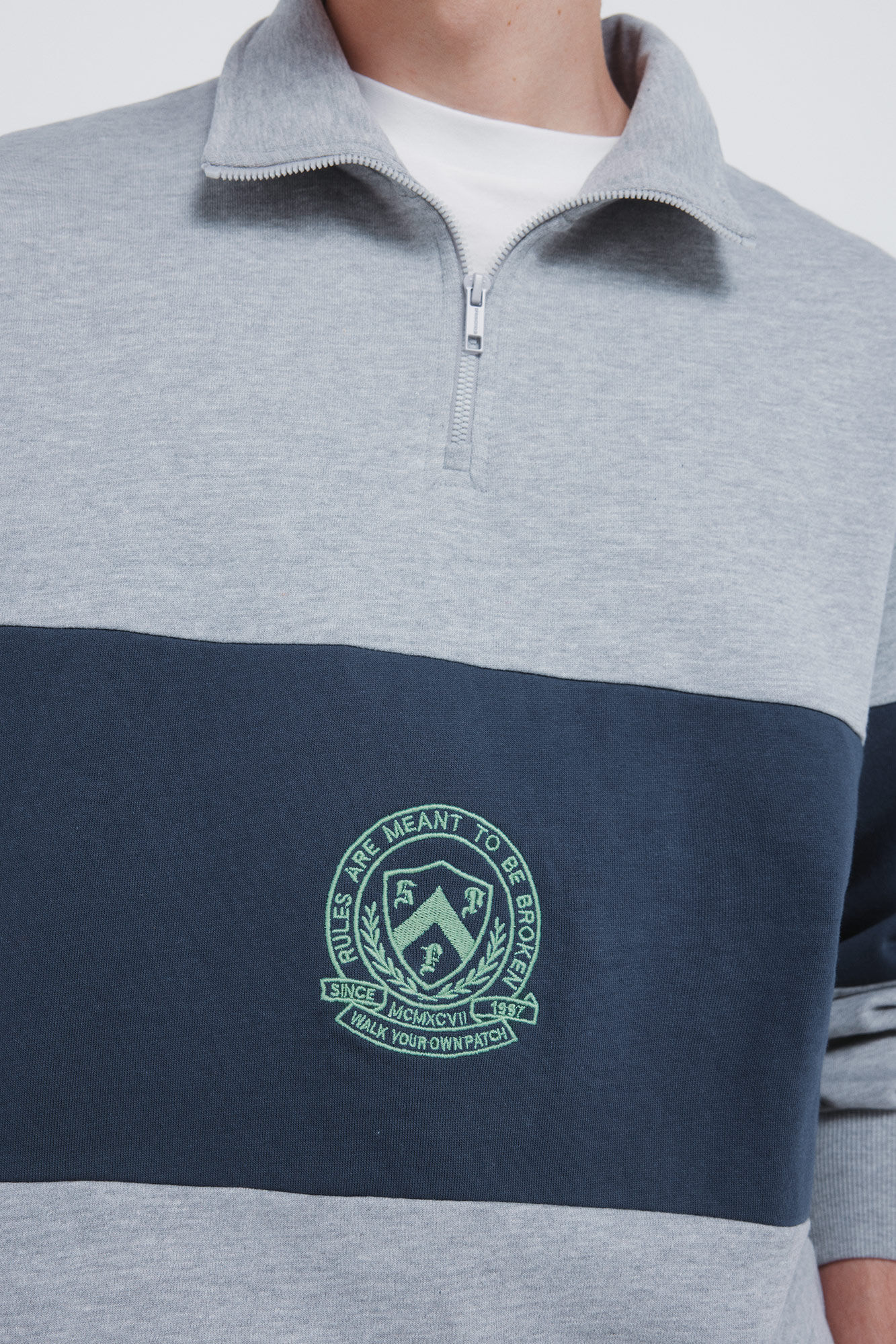 Springfield Sweatshirt com cortes de escudo