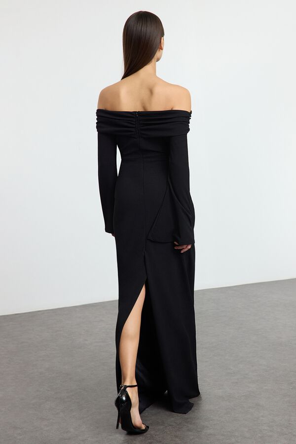 Trendyol Vestido comprido ombros descobertos preto