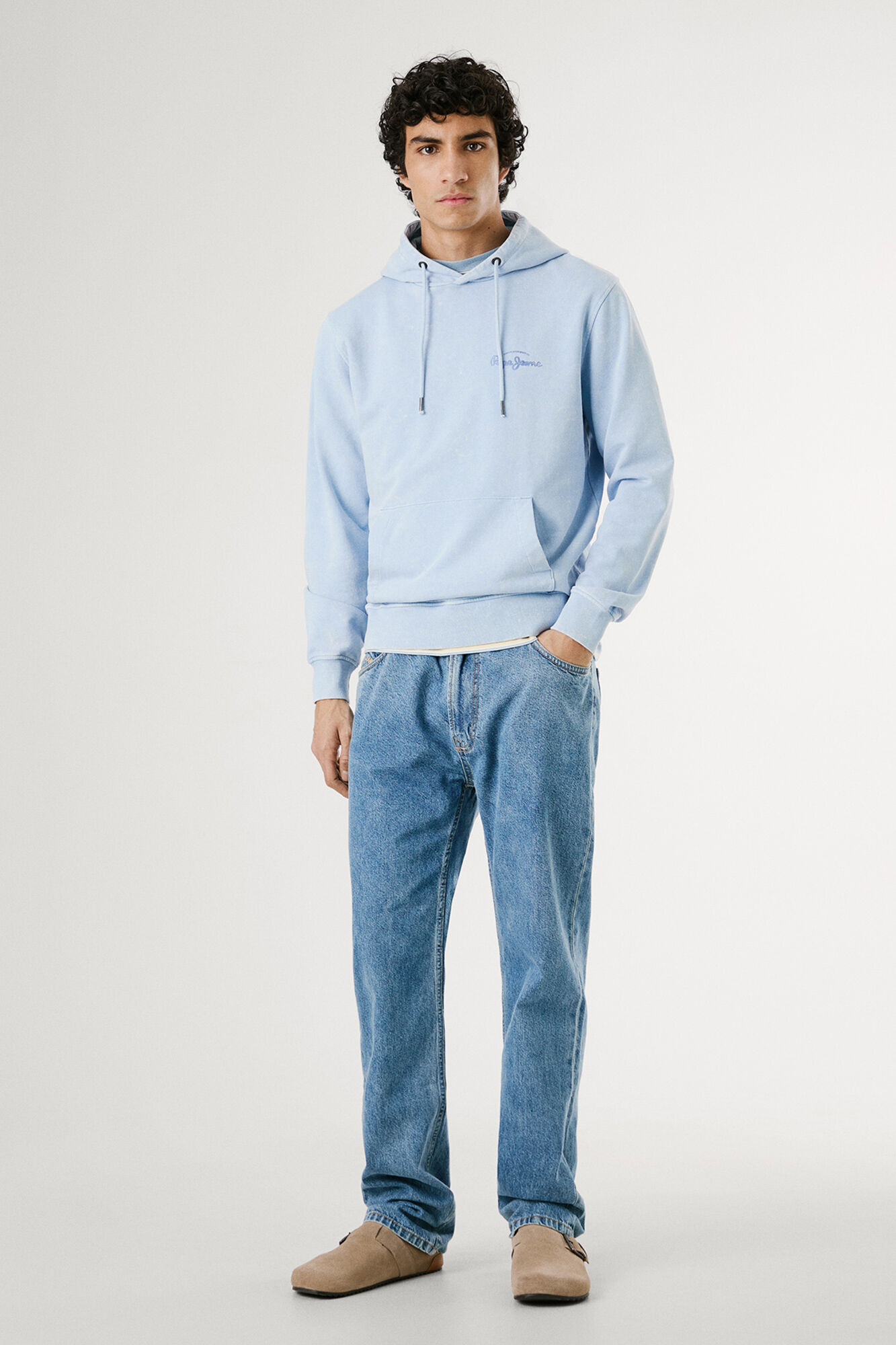 Pepe Jeans Sweatshirt lavado com logo pequeno na frente e logo grande atr&aacute;s. 