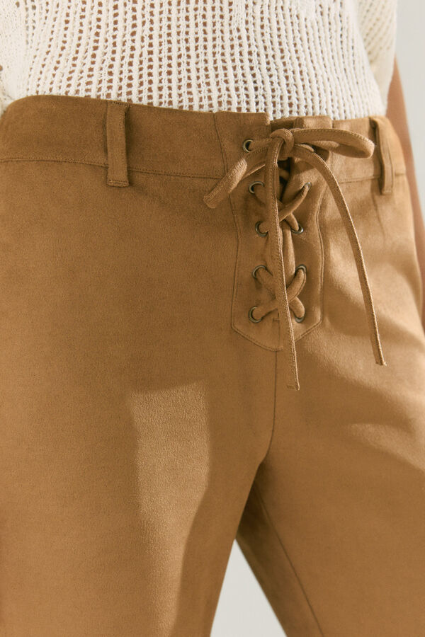 High Spirits Cal&ccedil;as Aura cru