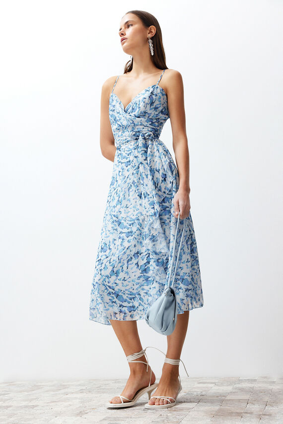 Vestido midi de tirantes lazo