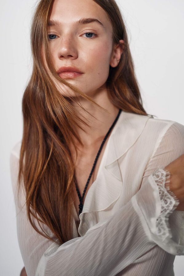 High Spirits Blusa Twisty bege