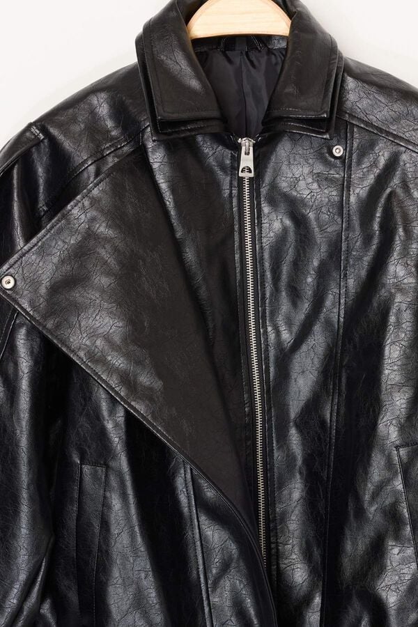 Trendyol Blus&atilde;o biker oversize efeito pele preto