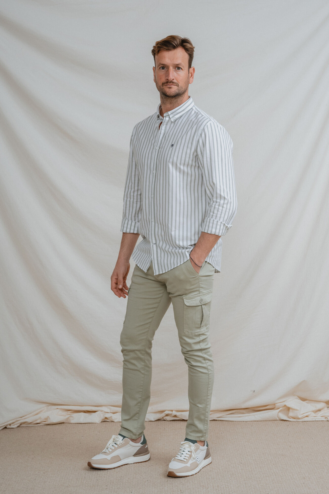 Celopman Pantal&oacute;n slim cargo con pinzas
