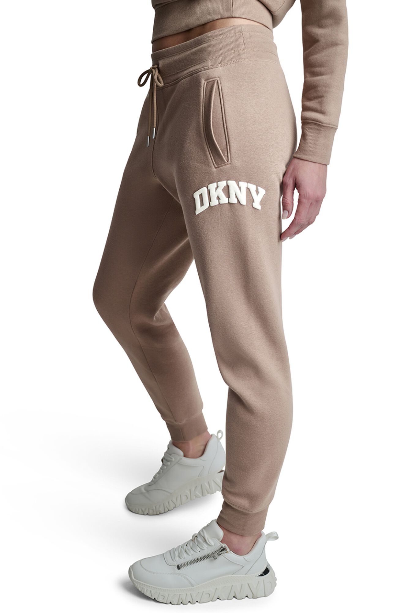 DKNY Pantal&oacute;n de ch&aacute;ndal tipo jogger