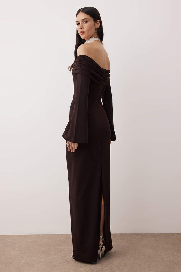 Trendyol Vestido comprido ombros descobertos cru
